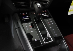 Porsche Macan T AWD 2026