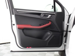 Porsche Macan T AWD 2026