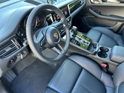 Porsche Macan T AWD 2026