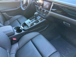 Porsche Macan T AWD 2026