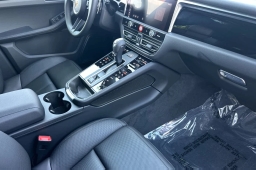 Porsche Macan T AWD 2026