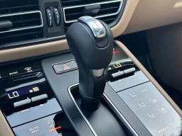 Porsche Macan T AWD 2026