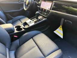 Porsche Macan T AWD 2026