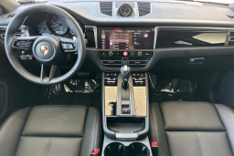 Porsche Macan Base AWD 2026