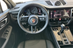 Porsche Macan Base AWD 2026