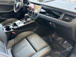 Porsche Macan Base AWD 2026