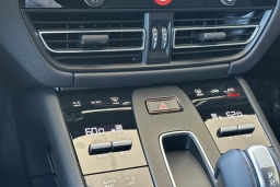 Porsche Macan Base AWD 2026