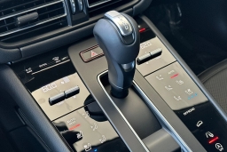 Porsche Macan Base AWD 2026