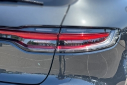 Porsche Macan Base AWD 2026