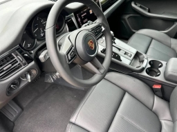 Porsche Macan T AWD 2026