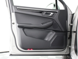 Porsche Macan T AWD 2026