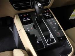 Porsche Macan T AWD 2026