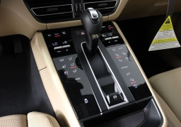 Porsche Macan T AWD 2026