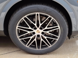 Porsche Cayenne Base AWD 2026