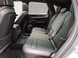 Porsche Cayenne Base AWD 2026