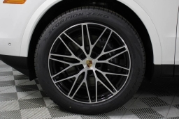 Porsche Cayenne Base AWD 2026