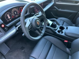 Porsche Cayenne Base AWD 2026