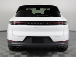 Porsche Cayenne Base AWD 2026