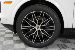 Porsche Cayenne Base AWD 2026