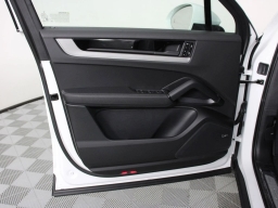 Porsche Cayenne Base AWD 2026