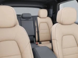 Porsche Cayenne Base AWD 2026