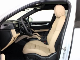 Porsche Cayenne Base AWD 2026