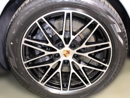 Porsche Cayenne Base AWD 2026