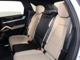 Porsche Cayenne Base AWD 2026