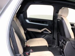 Porsche Cayenne Base AWD 2026