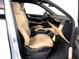 Porsche Cayenne Base AWD 2026