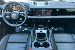 Porsche Cayenne Base AWD 2026