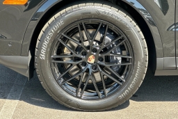 Porsche Cayenne Base AWD 2026