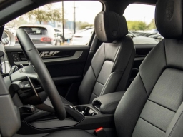 Porsche Cayenne Base AWD 2026