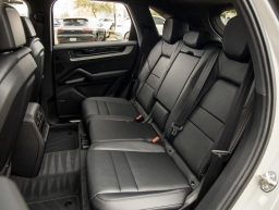 Porsche Cayenne Base AWD 2026