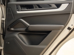 Porsche Cayenne Base AWD 2026