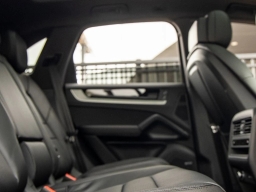 Porsche Cayenne Base AWD 2026