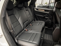 Porsche Cayenne Base AWD 2026