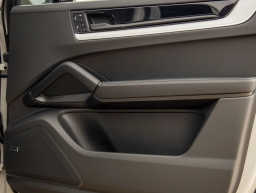 Porsche Cayenne Base AWD 2026