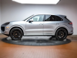 Porsche Cayenne Base AWD 2026