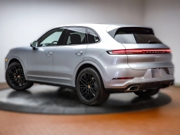 Porsche Cayenne Base AWD 2026