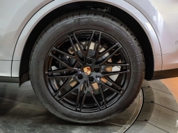 Porsche Cayenne Base AWD 2026