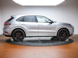 Porsche Cayenne Base AWD 2026