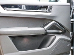 Porsche Cayenne Base AWD 2026