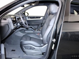 Porsche Cayenne Base AWD 2026