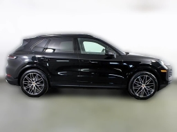 Porsche Cayenne Base AWD 2026