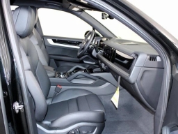 Porsche Cayenne Base AWD 2026