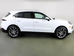 Porsche Cayenne Base AWD 2026