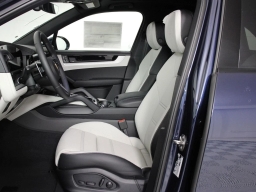 Porsche Cayenne Base AWD 2026
