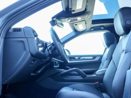 Porsche Cayenne Base AWD 2026