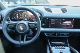 Porsche Cayenne Base AWD 2026